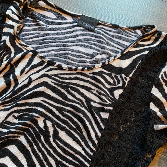 Day trip Zebra and lace top 3/30$ - Picture 6 of 6